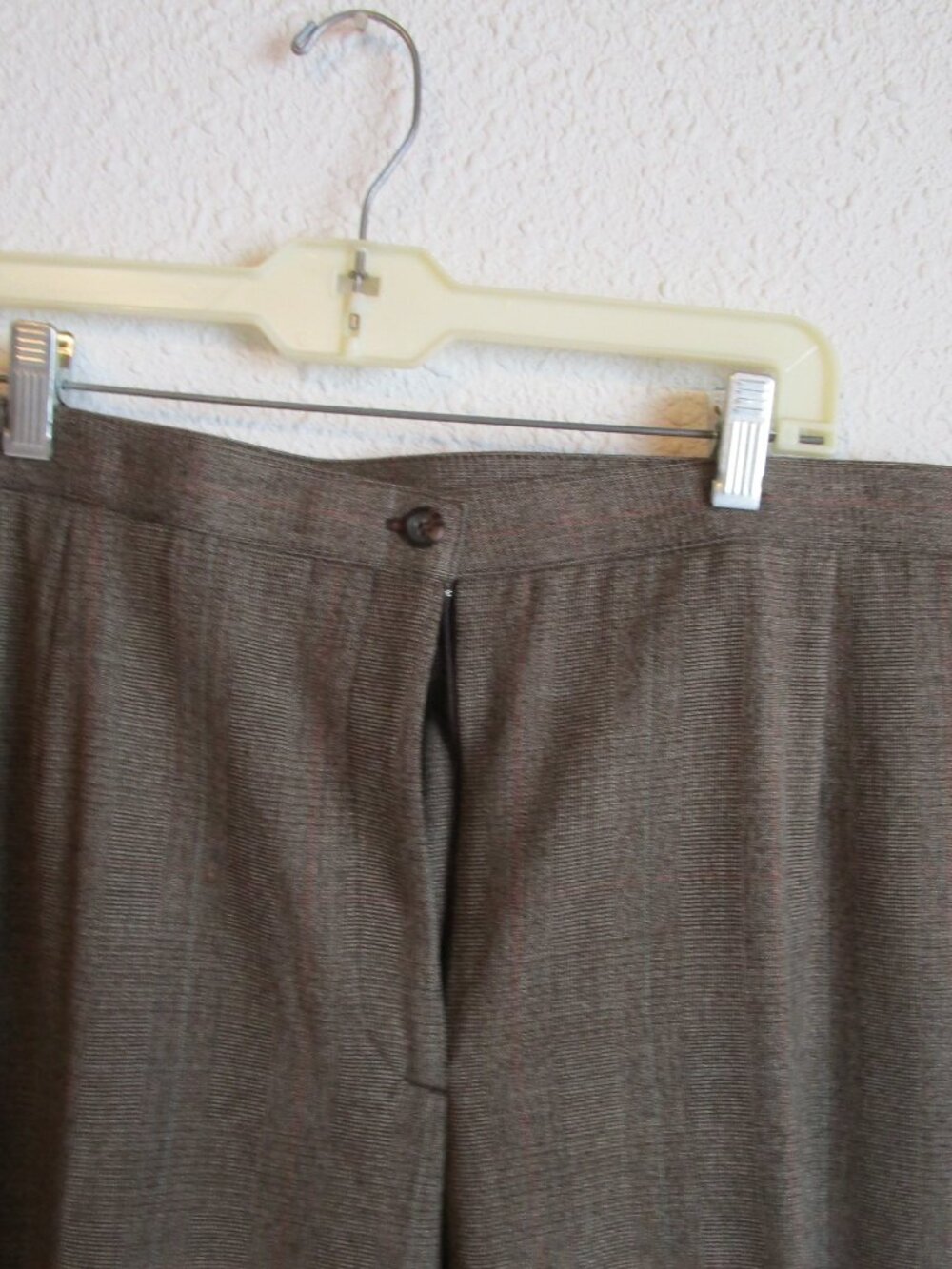 Brown tweed slacks, 18W Briggs New York. New no tags.